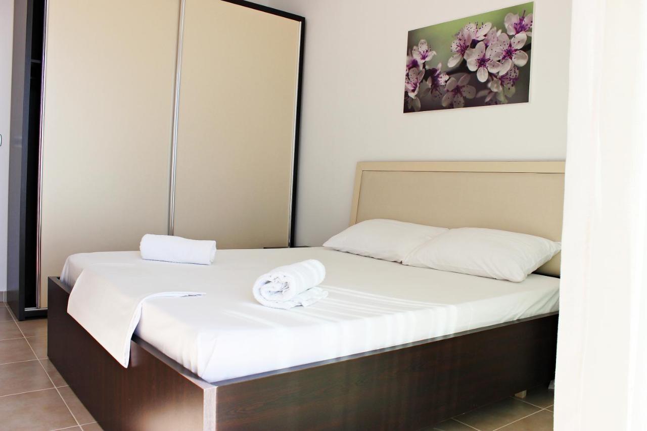 Sunny Apartment Sarande