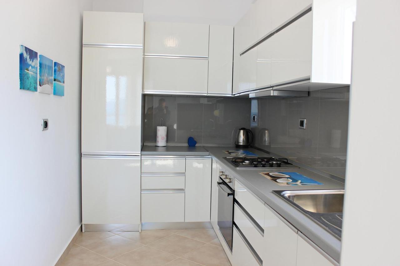 Sunny Apartment Sarande