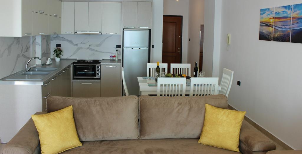 Sunny Apartment Sarande